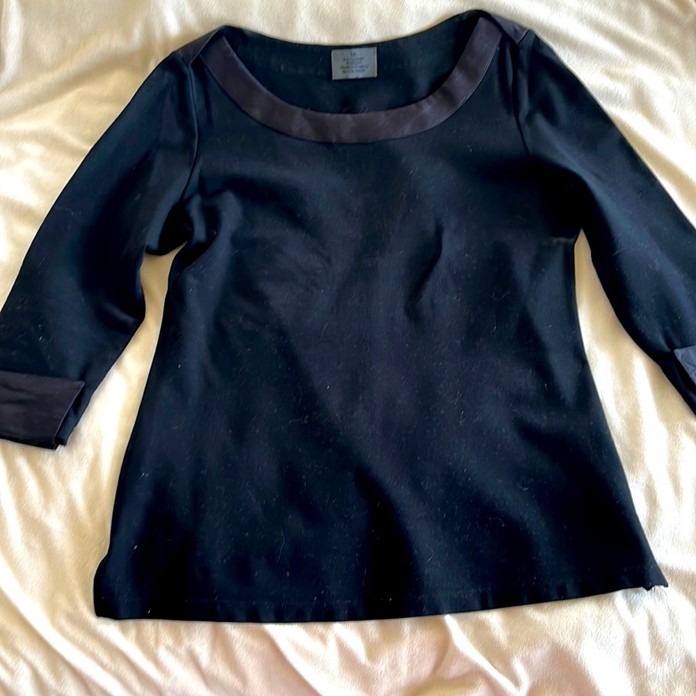 Adorable Chanel logo top